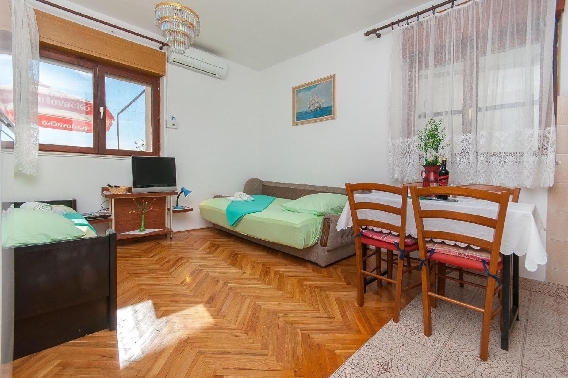 Franka Apartment